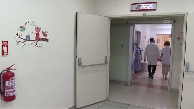 Nefes alamayan Aras bebeğin 4 toplardamarı operasyonla kalbine bağlandı