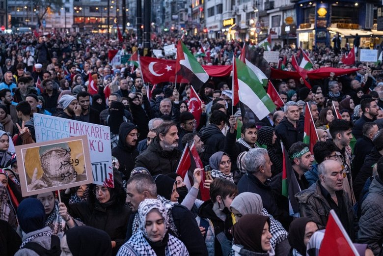 Teröre lanet Filistin’e destek! On binler Galata’ya akın etti