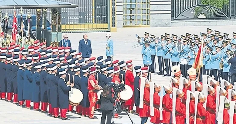 NATO zirvesine Yeniçeriler ve Mehteran marşı damga vurdu