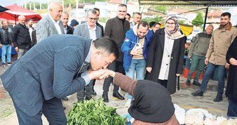 Hal esnafıyla sahur yaptı: Dağ’dan 5 yıl sonunda yol sorunu bırakmama sözü!