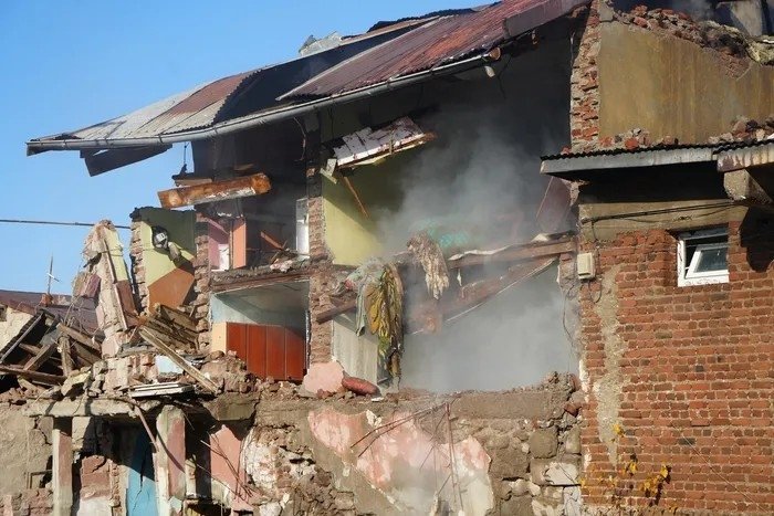 Erzurum’da doğalgaz patlaması: 2 ev çöktü, 1 yaralı!