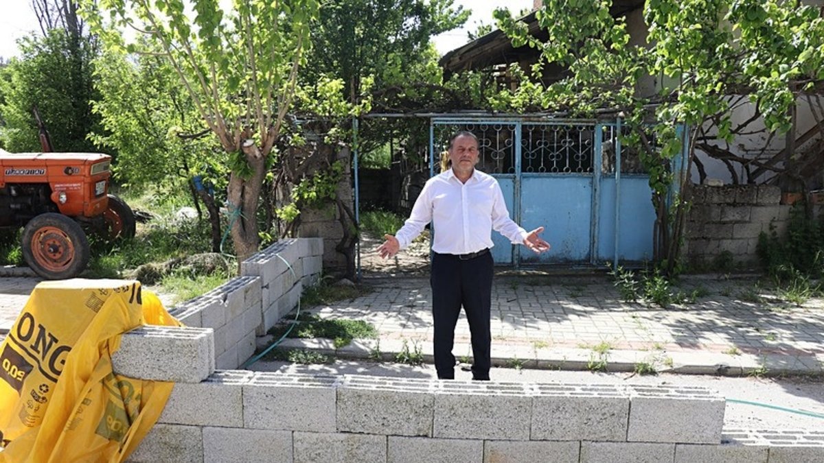 Asfalt yola duvar engeli