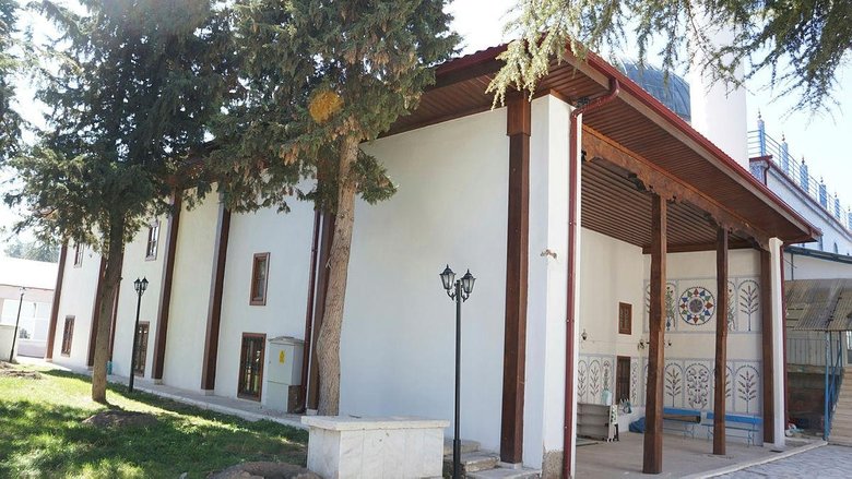 Çivi kullanılmadan yapılan tarihi ahşap cami yıllara meydan okuyor