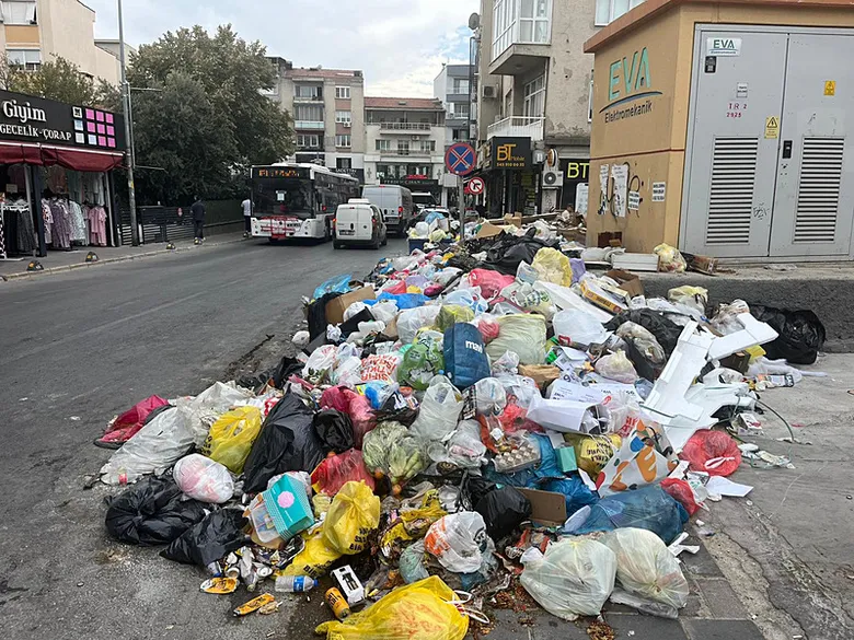 izmirdeki-cop-krizine-bakanlik-el-koydu-inceleme-baslatildi-1758624773553.jpg