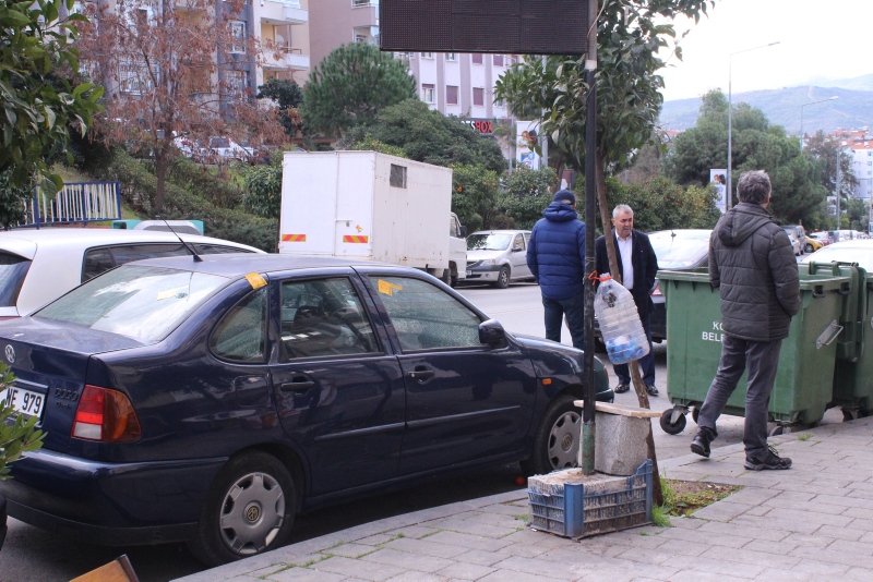 İzmir Karabağlar’daki silahlı saldırının şiddeti gün aydınlanınca ortaya çıktı! İzleri görünce bakakaldılar