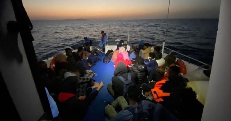 İzmir açıklarında 58 düzensiz göçmen kurtarıldı