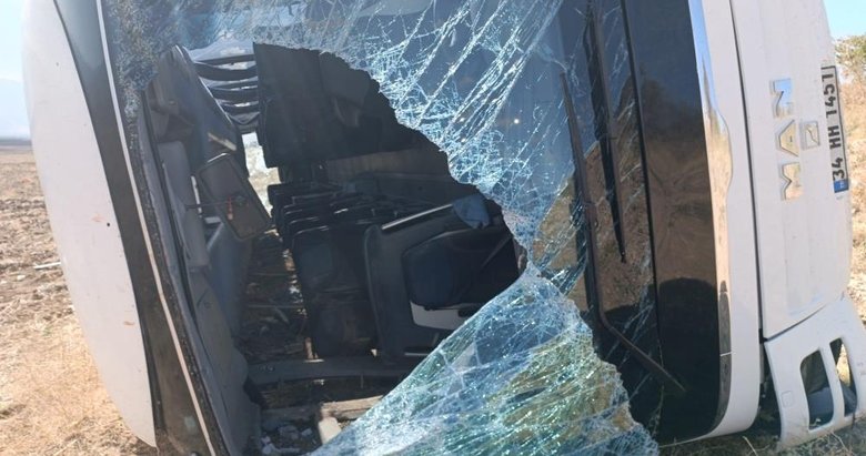 Afyon’da turist otobüsü devrildi: 22 yaralı