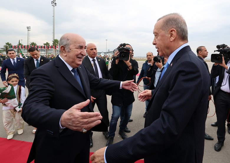 Başkan Erdoğan Cezayir’de resmi törenle karşılandı