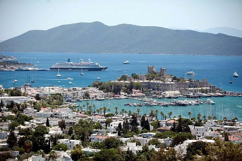 mugla-bodrumda-oteller-doldu-tasti-yarim-milyonu-askin-yabanci-turist-geldi-1787472491503.jpeg