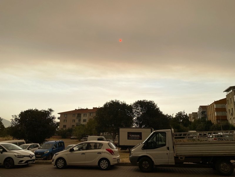 Yangın dumanları İzmir’i sardı!