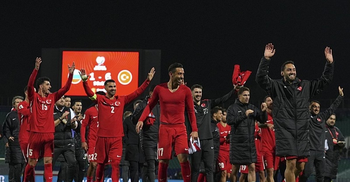 Bizim çocuklar güle oynaya