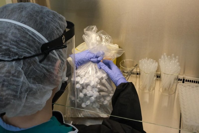 Pandemi servisinde çalışan doktor, süreci kare kare fotoğrafladı