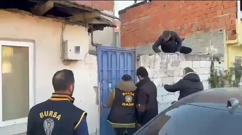 7 yıl sonra çöp evin içinde bulunmuştu! Babaanne torununu nasıl sakladığını anlattı!