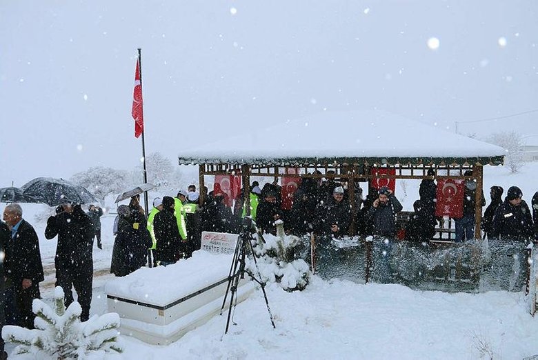 Şehit polis memuru Fethi Sekin, kabri başında anıldı