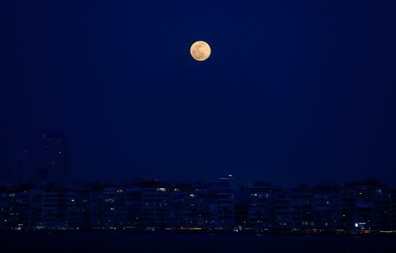 İzmir’den muhteşem  ’Süper Ay’ manzaraları