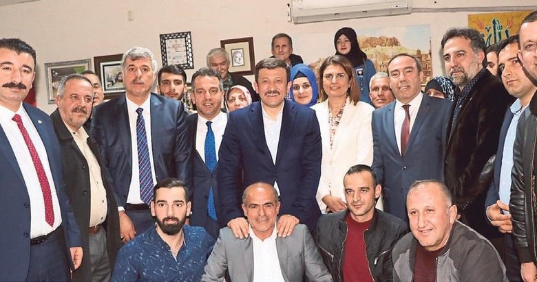 Hamza Dağ: İzmir’in sorunları bitecek siz yeter ki oy verin