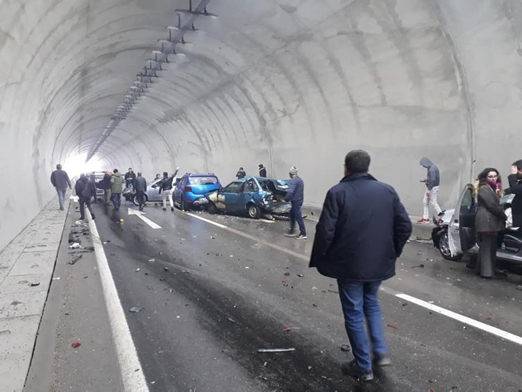 Afyonkarahisar Karahisar Tüneli’nde zincirleme kaza