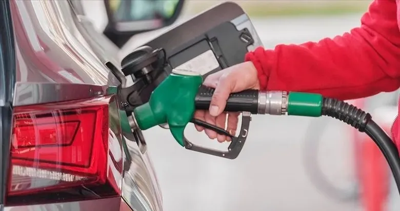 SON DAKİKA: İzmir’de sürücülerin gözü tabelada! AKARYAKIT FİYATLARI 3 EYLÜL Pompada son durum: 3 Eylül benzin, motorin ve LPG ne kadar?
