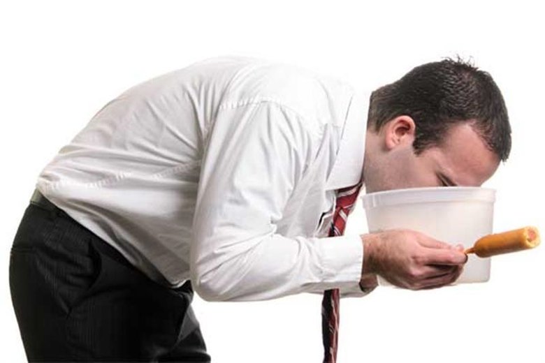 Sahte içki neden zehirliyor? Belirtileri neler? Uzman isim merak edilenleri cevapladı