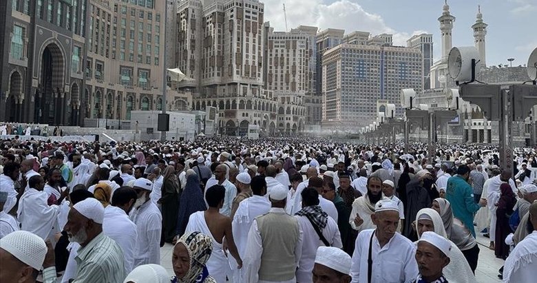 Kabe’de 500 bin kişi ile günlük umre rekoru kırıldı