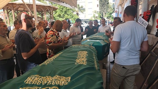 manisada-yillarin-dostlugu-ayni-kaderle-son-buldu-1778870956819.jpeg