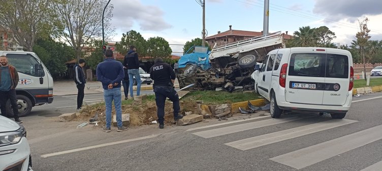 Balıkesir’de ortalığın savaş alanına döndüğü kazada polis ağır yaralandı!