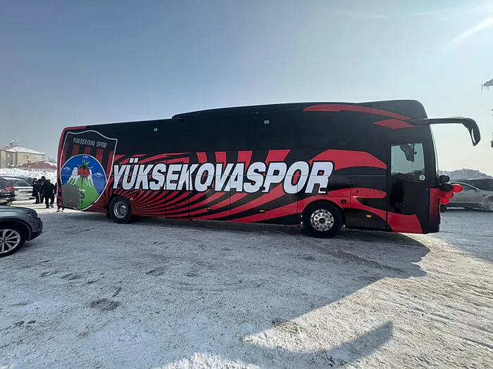Başkan Erdoğan’dan Yüksekovaspor Kadın Futbol Takımı’na hediye otobüs!
