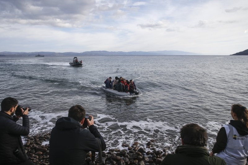 Mülteci botları Yunanistan’a ulaşmaya başladı! İşte ilk fotoğraflar