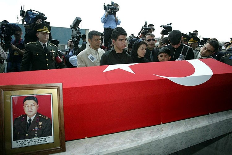 Şehit yarbayın yüreklerinde yaktığı ateş hiç sönmedi