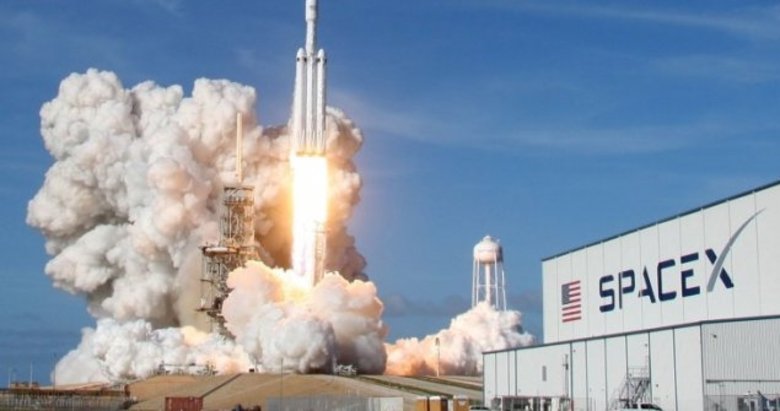 SpaceX 60 internet uydusunu uzaya fırlattı