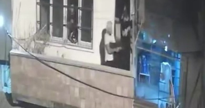 Adana’da balkondan balkona silahlı çatışma: 4 gözaltı