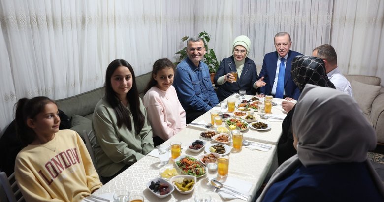 Başkan Erdoğan, iftarda bir aileye misafir oldu