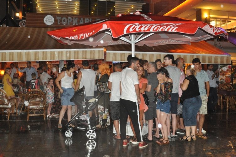 Aydın Didim’de tatilcilere sağanak sürprizi