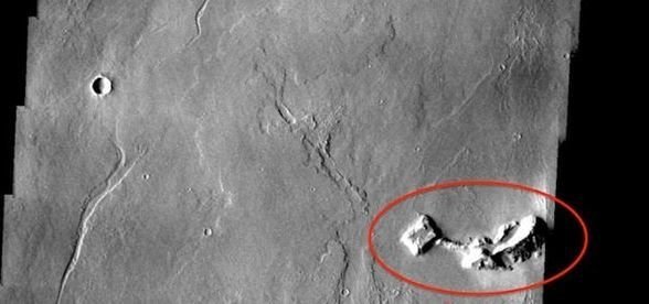 NASA farkında olmadan fotoğrafı yayınladı! Mars’taki binayı uzaylılar mı yaptı?