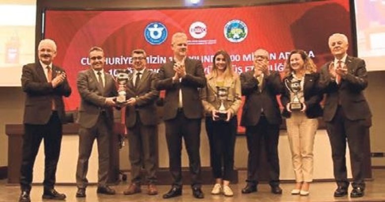 Binlerce adım öğrencilere burs oldu