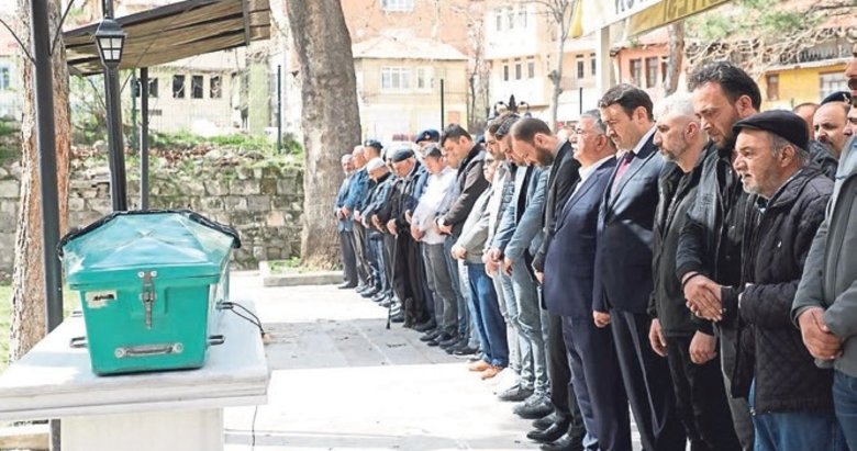 Balkondan düşen liseli Büşra hayata tutunamadı