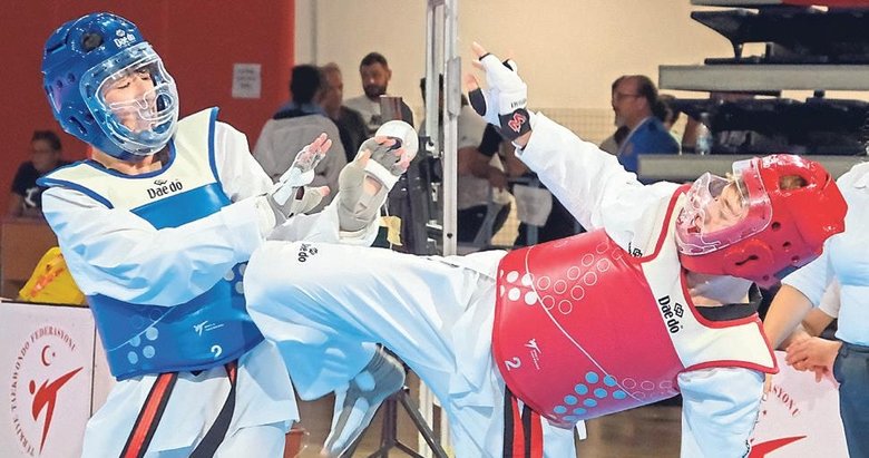 İzmir’de tekvando şenliği başladı