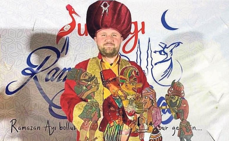 Karagöz ve Hacivat’ı tutkuyla yaşatıyor