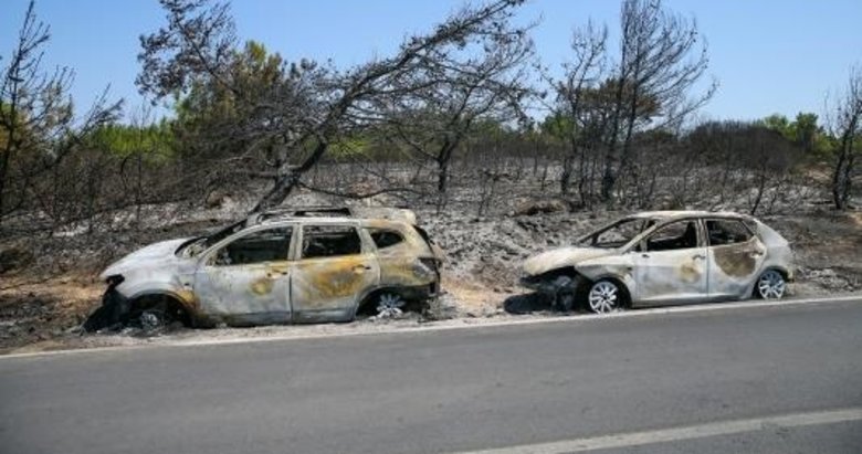 Seferihisar’daki yangında hasar gören araçlar kaldırılıyor