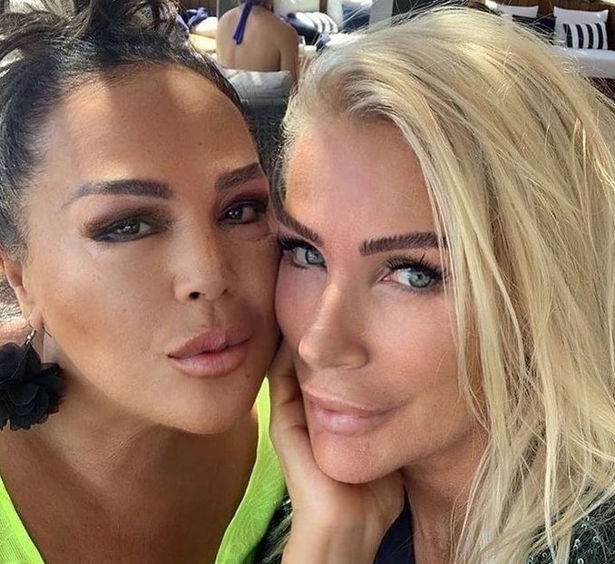 Seda Sayan’ın nikah şahidi olan Safiye Soyman’ın kombini olay oldu