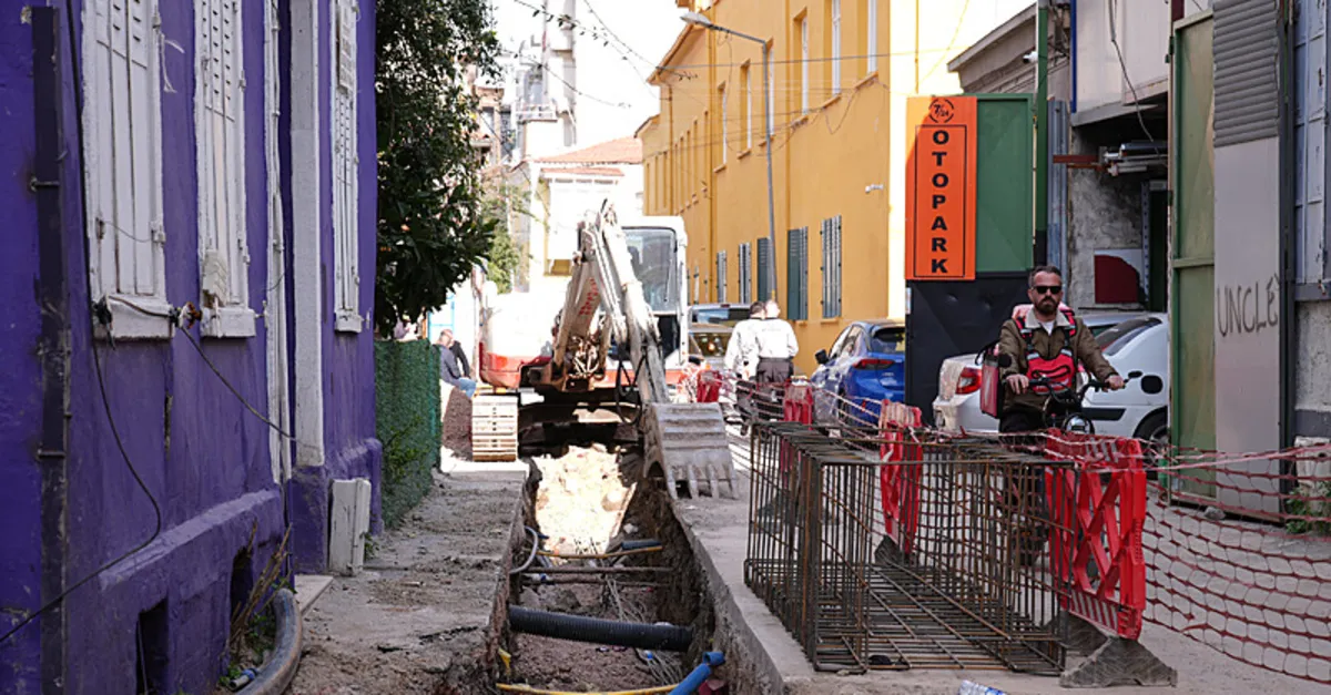 İzmir Alsancak'ta Uzun Süren Altyapı Çalışmaları Esnafı Zorluyor