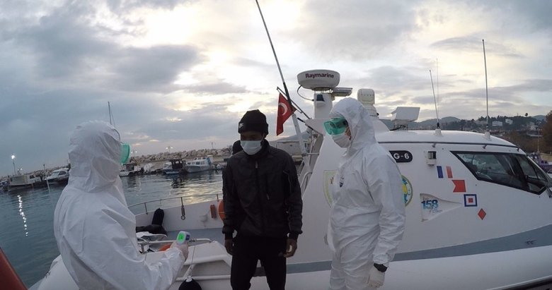 Yunanistan’ın ölüme terk ettiği 16 kaçak göçmeni Sahil Güvenlik kurtardı