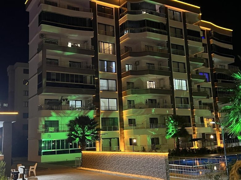Eşyalarını almaya gittiği evde eşini boğarak öldürdü