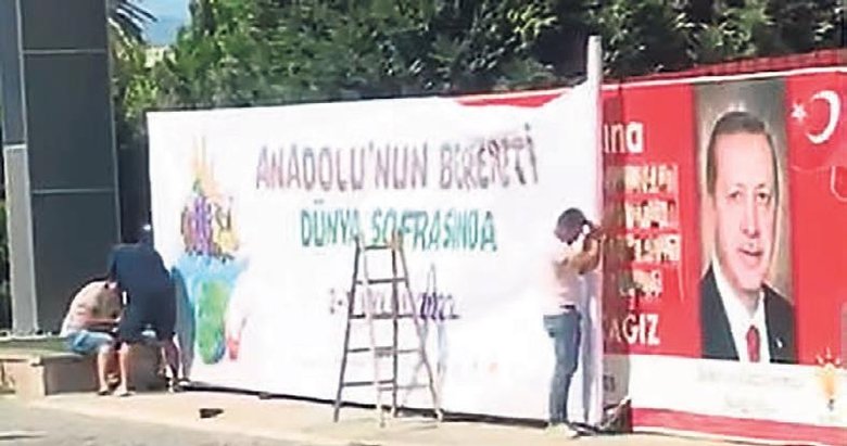 İzmir Büyükşehir’den 15 Temmuz afişine karartma