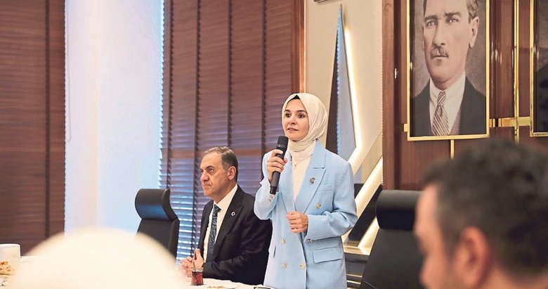 Bakan Mahinur Göktaş şehit aileleriyle buluştu