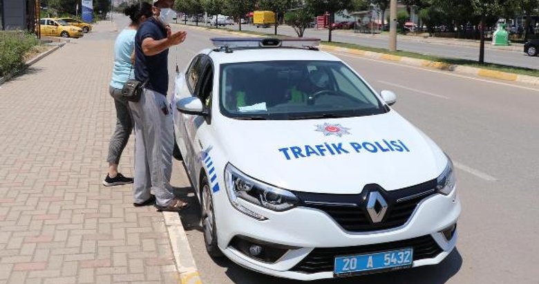 Denizli’de Azeri kadın polis aracına çarptı