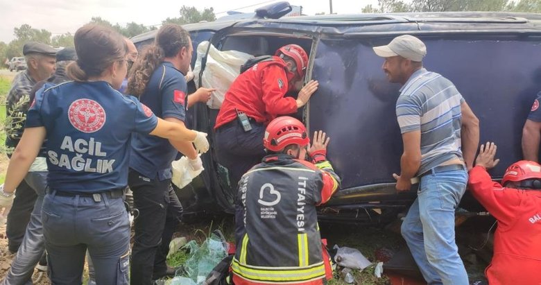 Kaza yapan araçtaki sıkışan sürücü kurtarıldı
