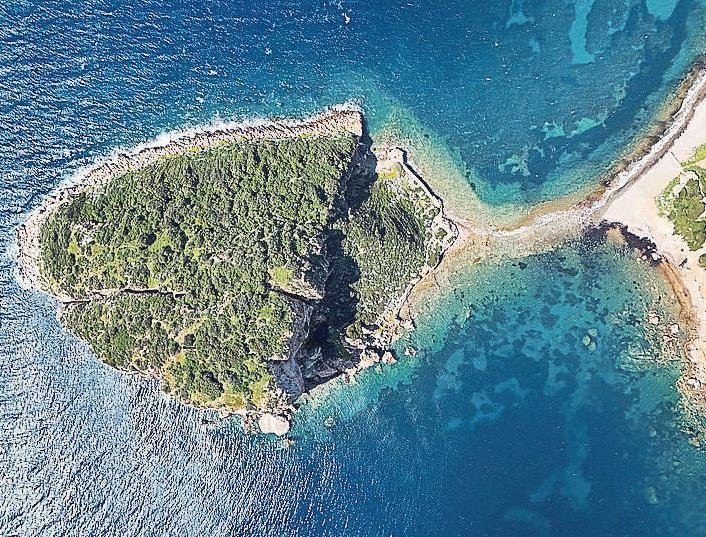 Karadan yürüyerek ulaşılabilen bir cennet! Çıfıt adası ziyaretçilerini büyülemeye devam ediyor