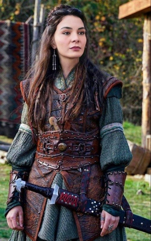 Atv’nin merakla beklenen dizisi Destan’ın yıldızı Ebru Şahin ’Akkız’ı anlattı