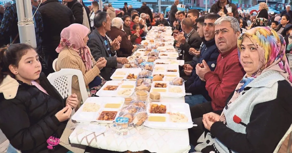 Koçarlılılar iftarda bir araya geldi - Ramazan Haberleri